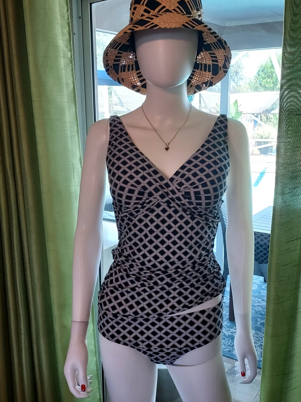 Niptuck Swim: Women's Blk & Wht V-Neck Tankini w Matching Bottom Bathingsuit.  6
